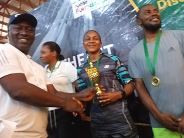 The female single champions, Queen Chibuzor receiving her trophy